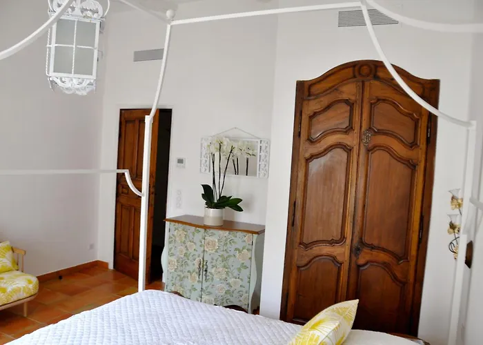 Oda ve Kahvaltı Mas Du Perthus