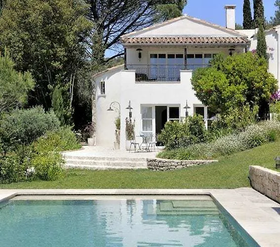 Oda ve Kahvaltı Mas Du Perthus 4*