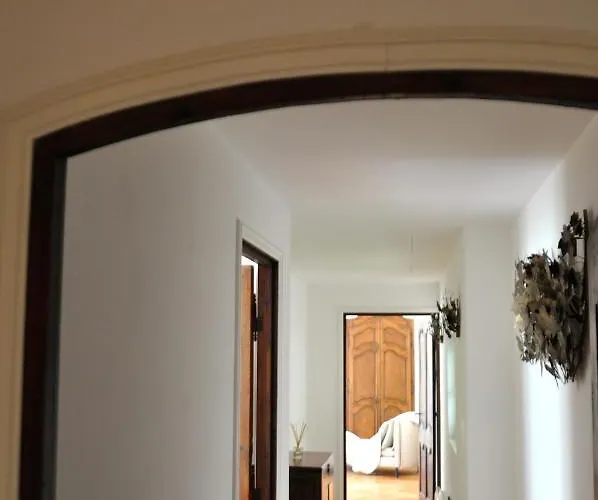 Oda ve Kahvaltı Mas Du Perthus 4*