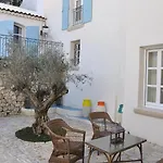 Mas Du Perthus Bed & Breakfast 4*