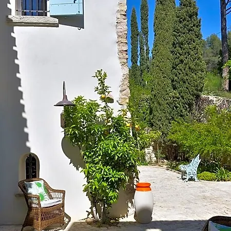 Mas Du Perthus Bed & Breakfast Cassis